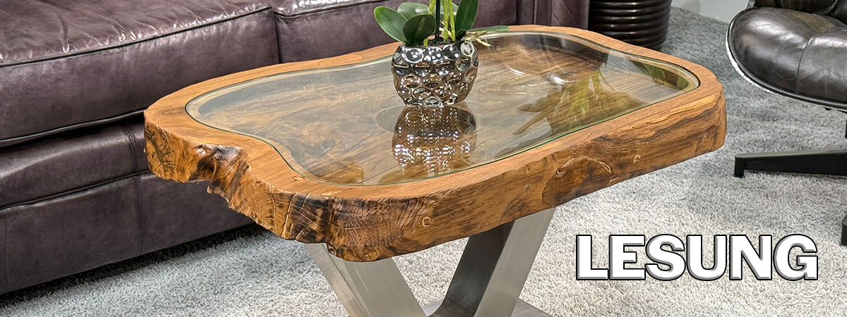 Couchtisch aus Teakholz in organischer Form